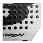 Detail der Schlagfläche des Bullpadel Vertex JR Boy 2026