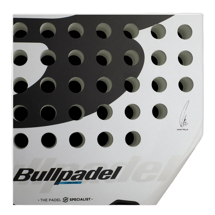 Detail der Schlagfläche des Bullpadel Vertex JR Boy 2026