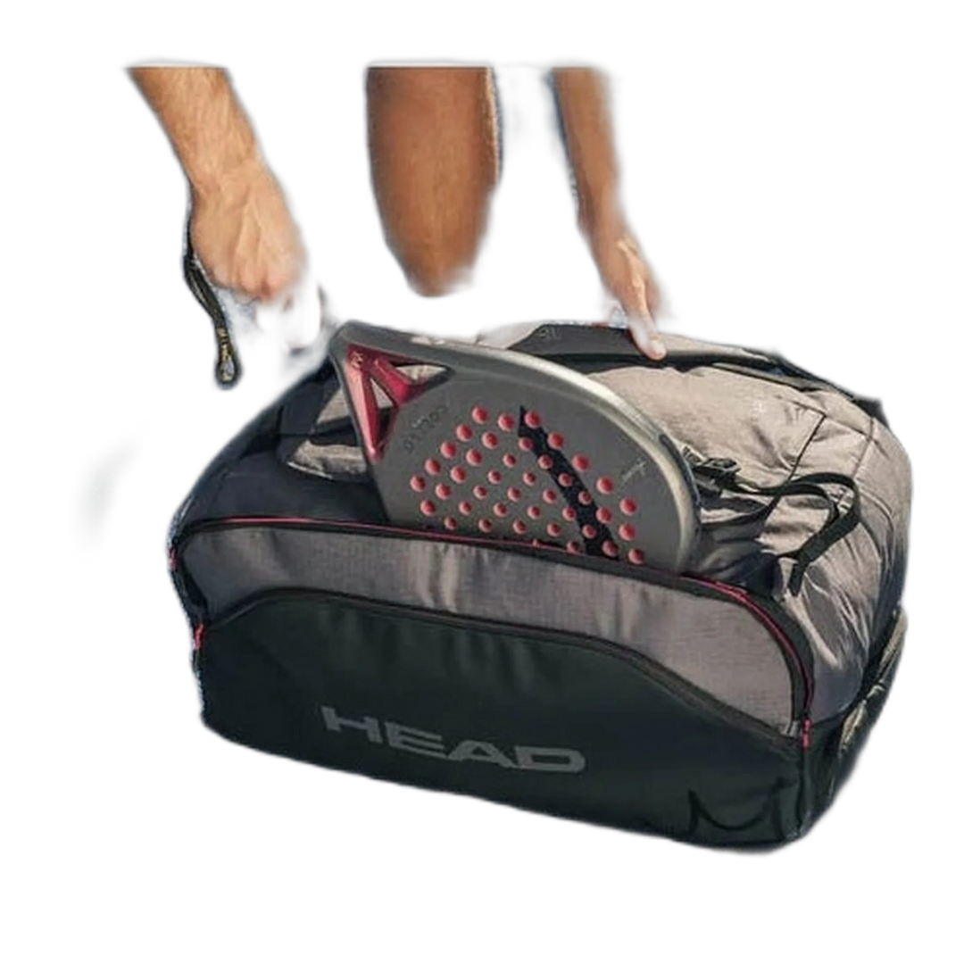 HEAD Coello Pro X Padel Duffle Bag L beim Verstauen eines Padelschlägers